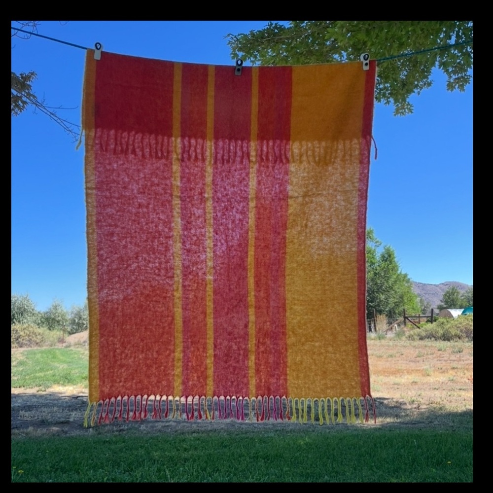 Metsovaara Mohair and Wool blanket
Made in Finland.